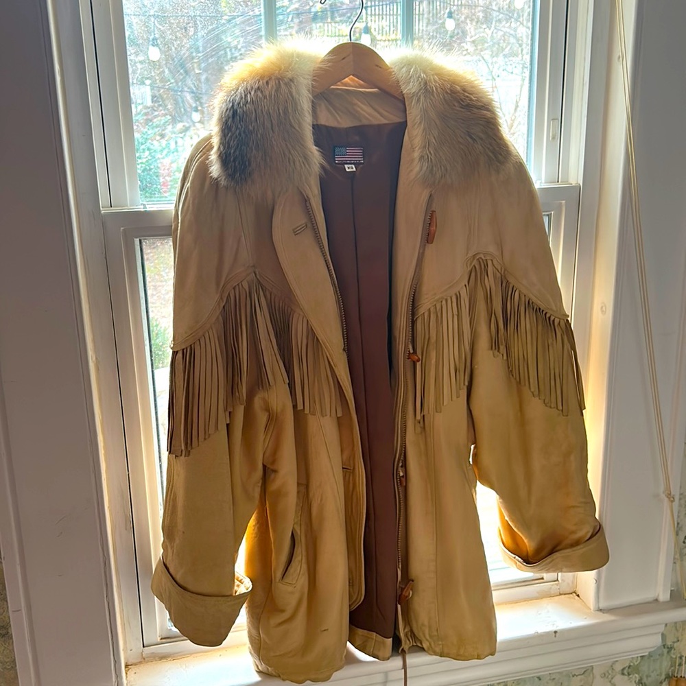 Vintage 80s leather jacket with fur collar.